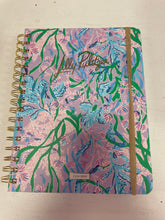 Load image into Gallery viewer, Lilly Pulitzer 2024-2025 Medium Agenda
