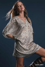 Load image into Gallery viewer, Metallic Leopard Print V Neck
